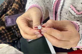 倒垃圾时不小心把戒指丢进垃圾桶？广州多部门耐心帮失主找回图片