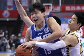 篮板被抢爆！青岛男篮客场不敌广厦男篮，年底收官战遗憾告负图片