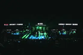 请查收！新裤子发来一份跳舞邀请图片