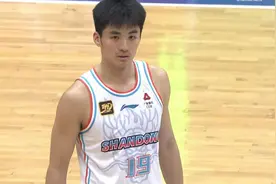 CBA俱乐部杯：刘毅16分 山东高速男篮68-61力克广厦迎首胜图片