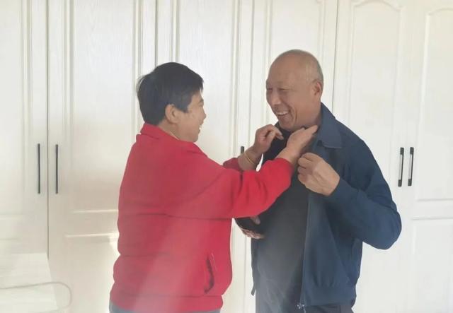 王杰回家！这一幕让人动容