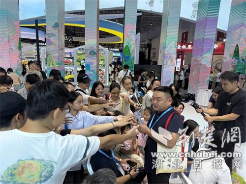 丹江口太会玩！中国文旅产业博览会“一库碧水”+ 萌文创出圈，门票抢空还想二刷
