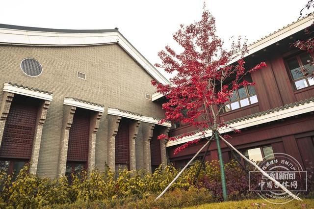 吉镜头｜秋日打卡天花板！长春这家酒店与公园绘出动人画卷