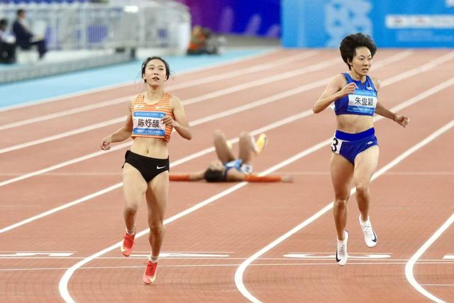 12秒81！广东选手刘景扬爆冷摘得全运女子100米栏金牌