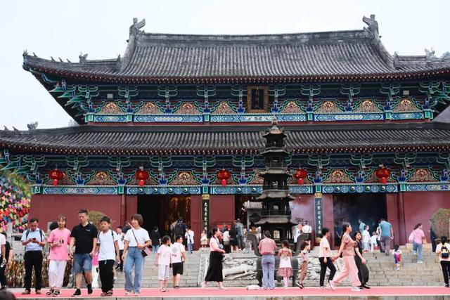国庆假期过半，安全秩序不松懈！龙虎山文明旅游服务暖人心！