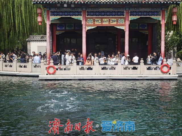 一年四季 泉在济南丨济南趵突泉突破29.06米新高，月牙泉同现“飞瀑奇观”