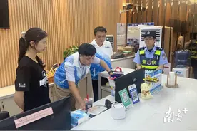 “蓝马甲”夜巡，清城龙塘在守护人民安全幸福上聚焦发力图片