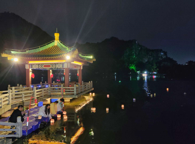 国庆期间，七星岩“剧”好玩！日间墨客戏西游，夜间水灯祈星河