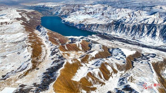 雪后祁连山银装素裹景色美