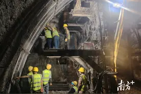 单洞4车道隧道来了！汕梅高速改扩建项目首座隧道贯通图片