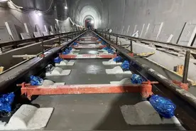 四川南向最便捷出海通道最新进展：隆黄铁路隆叙段开始无砟轨道施工图片