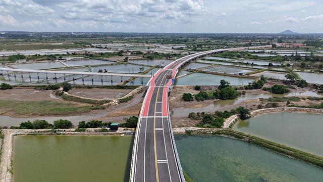 海南环岛旅游公路环新英湾支线完工
