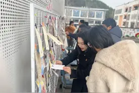 你的心愿，我来点亮！孩子们写下心愿，老师们一一认领图片