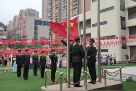 “战旗红”志愿服务队 走进校园播种爱国情怀图片