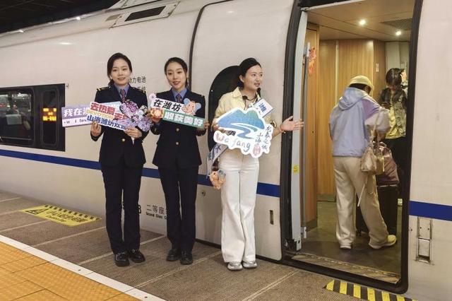 第43届潍坊国际风筝会“风筝专列”启程！凭车票36家景区6折畅玩