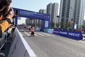王朝朝马丽收获东京田径世锦赛入场券图片