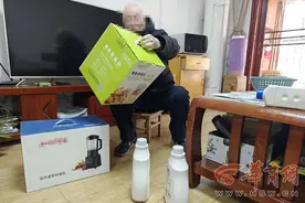 315案例|老人领免费洗衣液时被“讲师”推销买净水器 收钱的工人和“讲师”却消失了图片