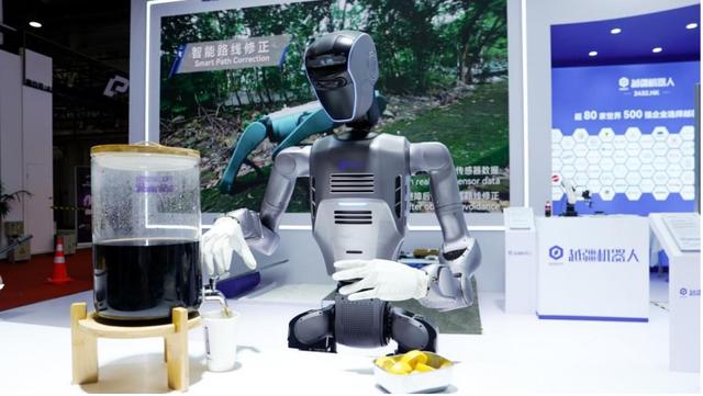 越疆DOBOT AtomⅡ人形机器人亮相，搭载多形态智能平台