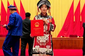 喜报！资阳饶春梅荣膺“全国民族团结进步模范个人”称号图片
