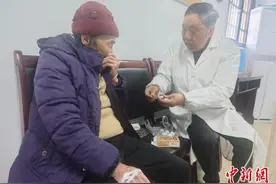浙江金华一乡村医生：仁心守护村民55载图片