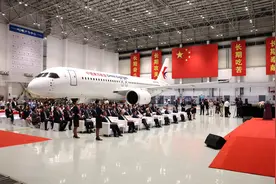 东航接收第六架C919客机，为100架C919订单的首架机图片