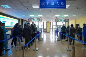 中巴跨境旅游日益升温 红其拉甫出入境旅客流量持续攀升图片