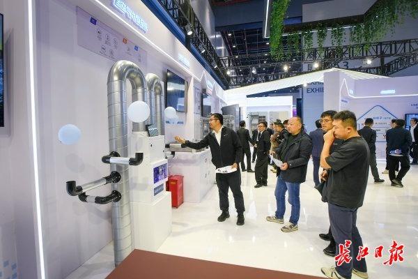 一键生成逼真效果图、混凝土自动修复裂缝，10项智能建造创新产品在汉发布