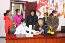 【“双争”进行时】健康进社区 温暖入人心——广厦社区联合和平医院开展免费体检进社区活动图片