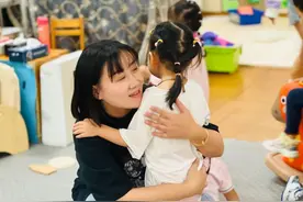 和爸妈一起“上学”、学会睡觉学会玩……让最柔软的群体得到最温柔的呵护，上海不断完善3岁以下婴幼儿托育服务体系图片