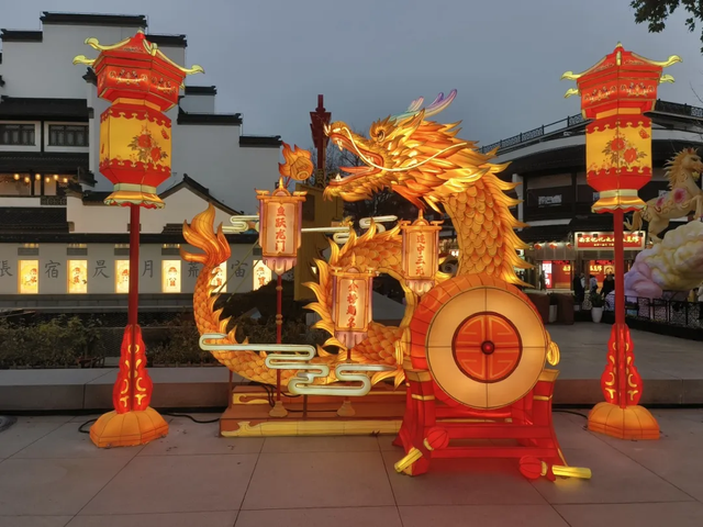 四十届华彩，一盏秦淮灯，点亮南京年味“顶流”！（内含福利~）