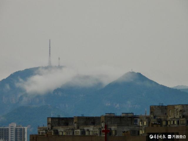 雨后，济南燕子山出现云瀑奇观