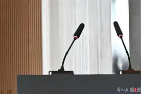 公安部有关负责人就中国籍偷渡人员从泰国被遣返回国答记者问图片