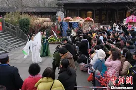 （新春见闻）浙江杭州：蛇年元宵续写《白蛇传》团圆佳话图片