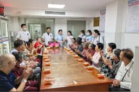 南昌市新建区人民医院：月满中秋节，情暖老人心图片