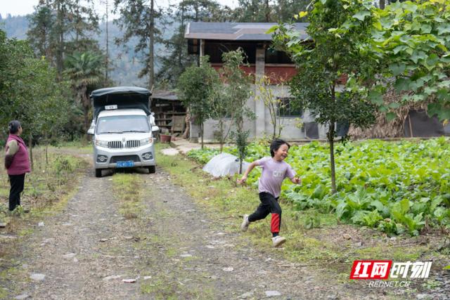 大美红图丨海拔落差1400米，跑山卖货郎与他的移动小卖部