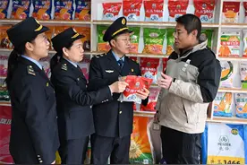 青岛即墨：农资打假 护航春耕图片