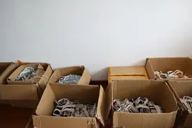 4600台手机直播间刷流量，4个月收入近300万！浙江首批新型网络水军案判了图片