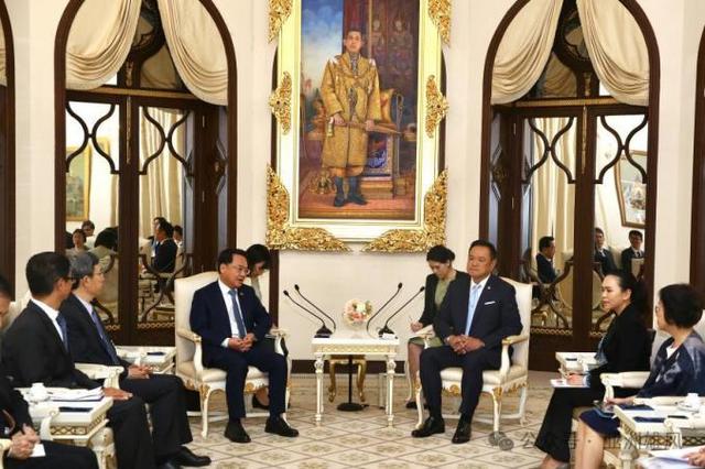 中国驻泰国大使会见泰国总理阿努廷
