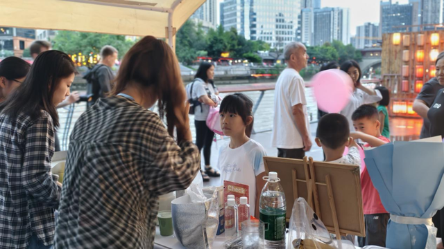 浪漫满分！在锦江之畔，逛“成都·美丽工坊”幸福集市
