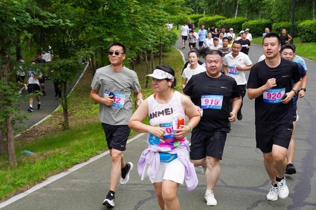 2025吉林·延边·敦化六鼎山迎“九三”莲花游园月暨“六鼎山”杯全市职工6公里环湖跑挑战赛系列活动开幕