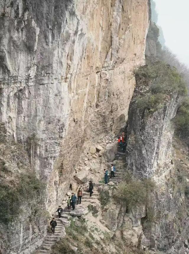 行绝壁天路，遇山河年味！巫溪令牌石景区开展徒步自驾活动