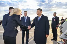 习近平抵达莫斯科对俄进行国事访问并出席纪念苏联伟大卫国战争胜利80周年庆典图片