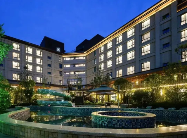 今日重阳 | 登高望远正当时，太白山邀您共赏秋韵雪景，邂逅温泉暖意