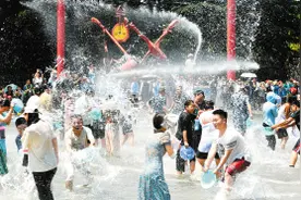 云南民族村4月10日—14日欢洒吉祥水 共庆泼水节图片