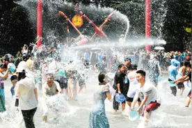 云南民族村4月10日—14日欢洒吉祥水 共庆泼水节图片