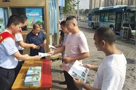 绿色出行新风尚 公交优先伴你行图片