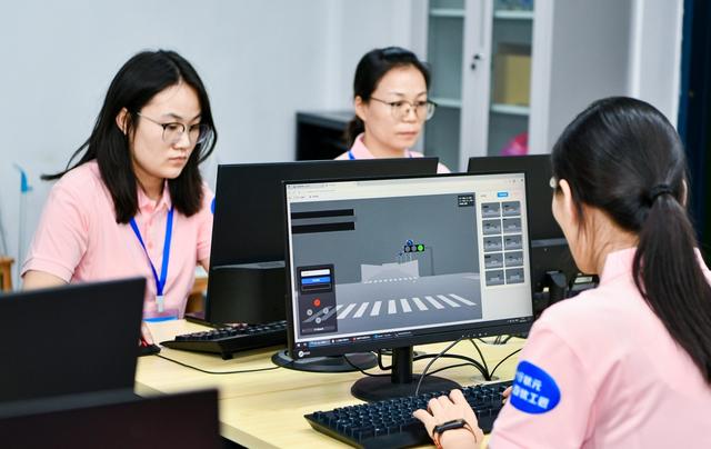 湖南长沙启动2025年“十行百优”技能竞赛