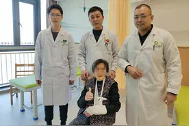 有些骨折不用手术，这家医院用中医正骨手法复位为患者解除痛苦图片