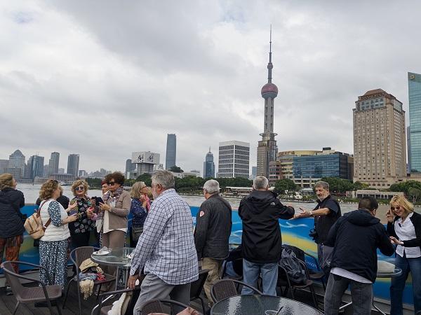 上海中心联动浦江游览推出联程专线，水岸融合打造进博文旅新标杆