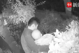 七旬大爷和老伴拌嘴后深夜去母亲墓地“倾诉”，“老小孩”被民警暖心劝回图片